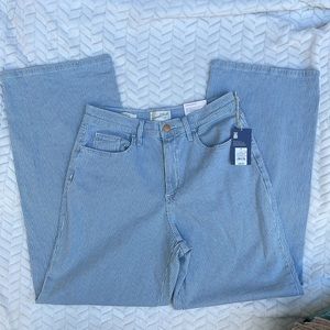 Relaxed wide leg jeans